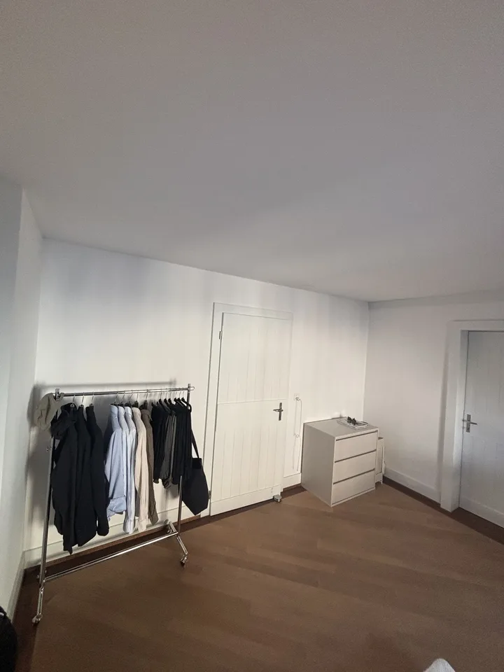 Bright 20 m² Room in Duplex with Rooftop Terrace in Kreis 4