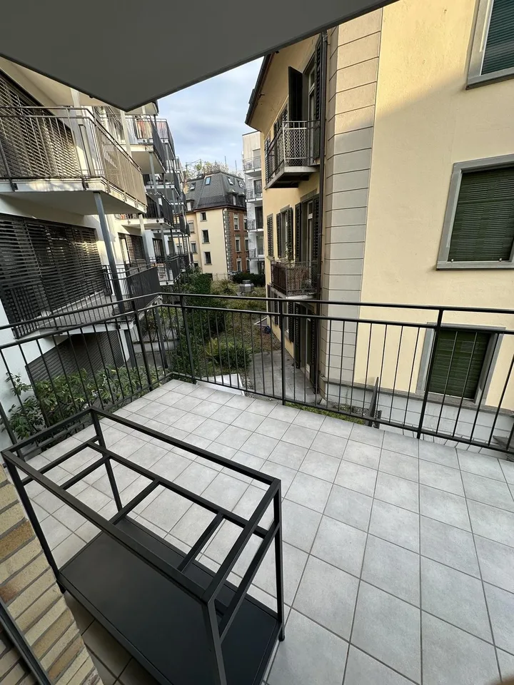 Modern 2.5-room apartment in Zurich Oerlikon – only 3 minutes from the train station
