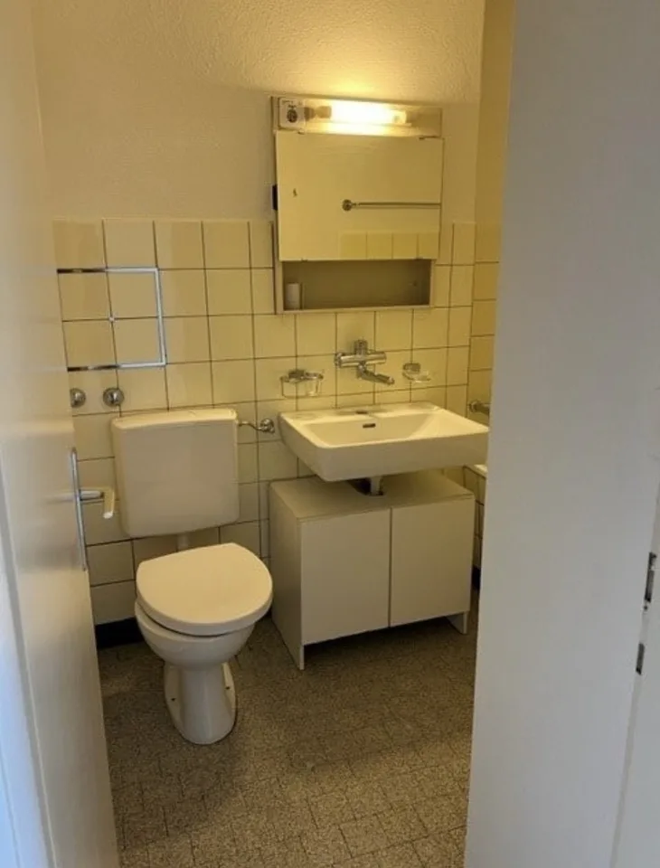 1-ZIMMERWOHNUNG AM SCHWAMENDINGERPLATZ