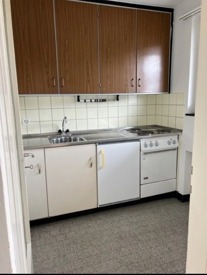 1-ZIMMERWOHNUNG AM SCHWAMENDINGERPLATZ