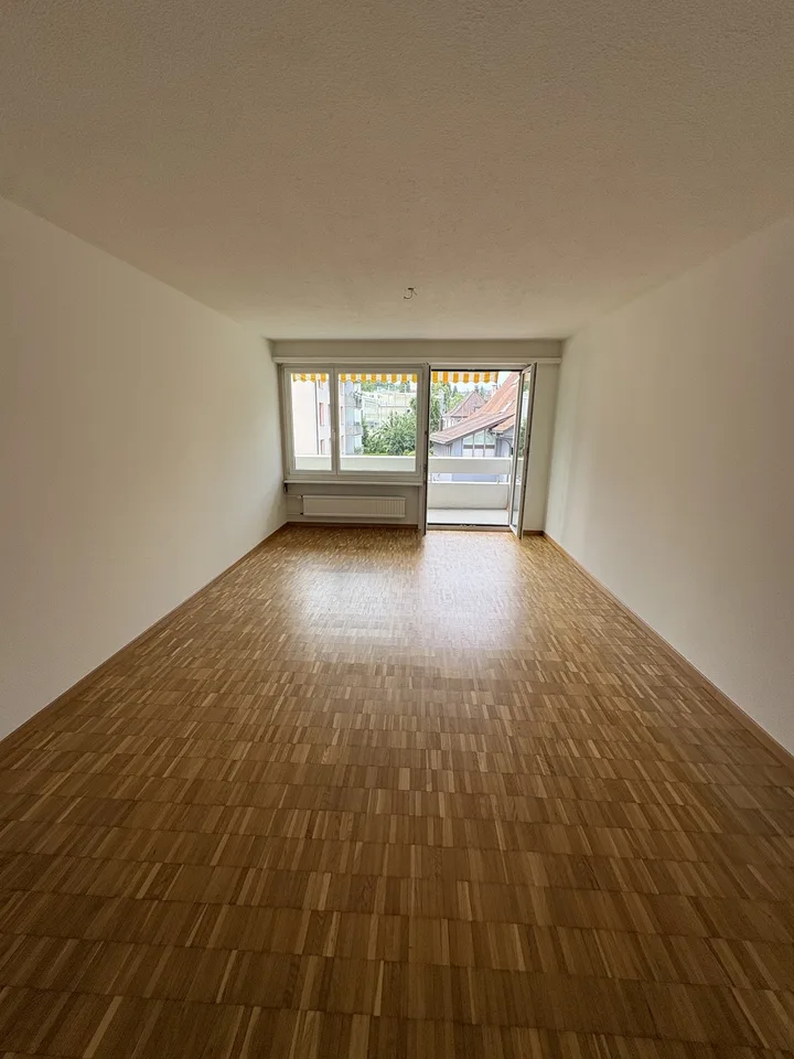 Grosses WG-Zimmer mit Balkon in 3er WG in Dietikon
