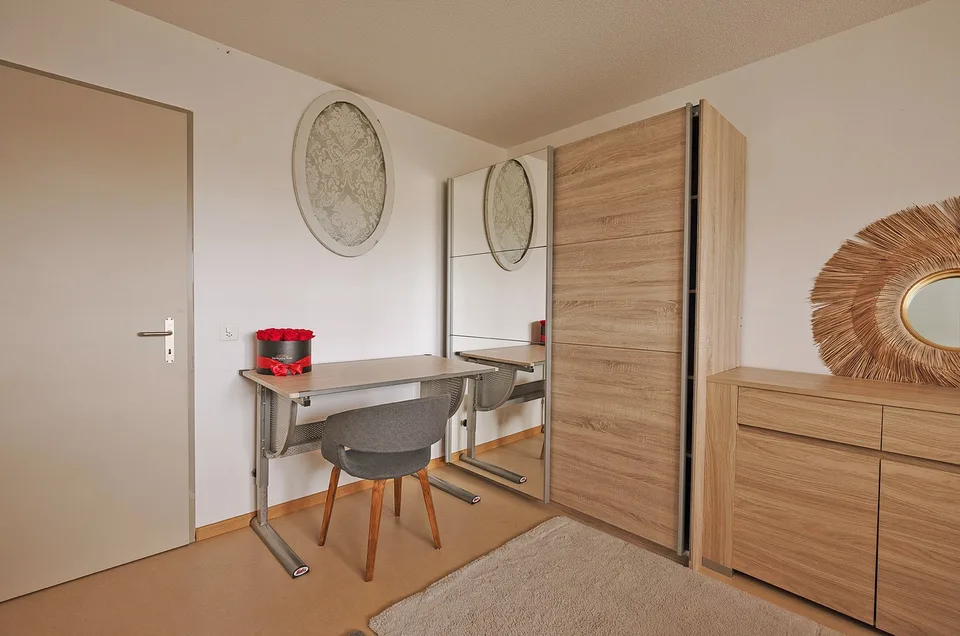 Ruhiges WG-Zimmer zu vermieten.