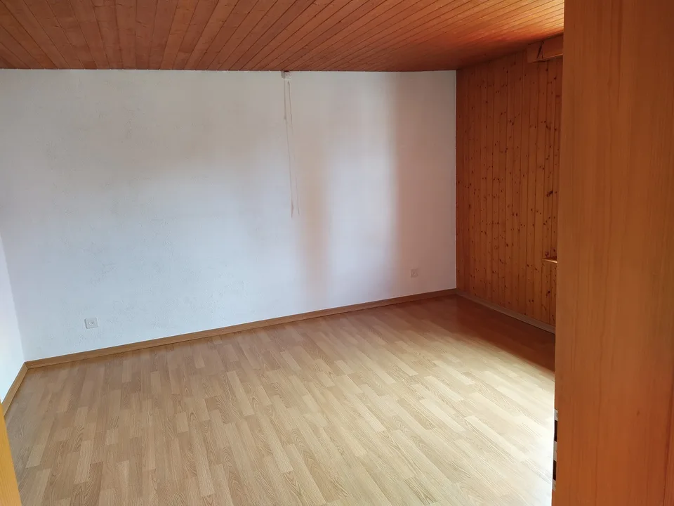 Charmante 4-Zimmer-Altbauwohnung in Derendingen – ab sofort verfügbar