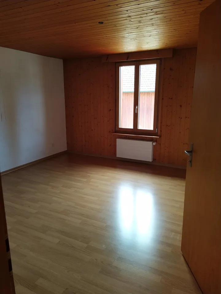 Charmante 4-Zimmer-Altbauwohnung in Derendingen – ab sofort verfügbar