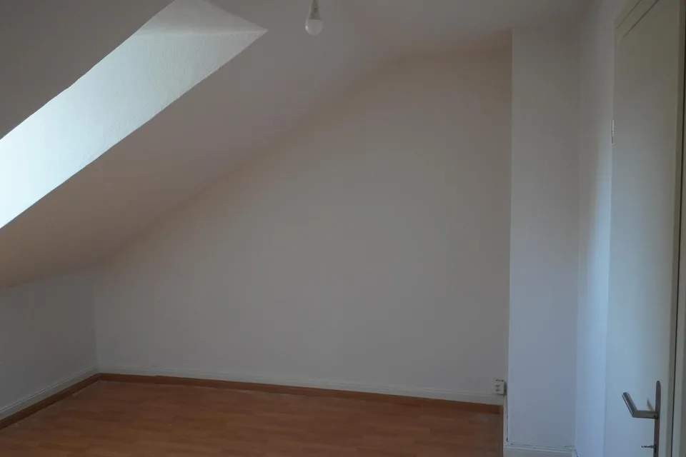 Charmante 3.5-Zimmer-Dachwohnung in Binningen – Nähe Kronenplatz