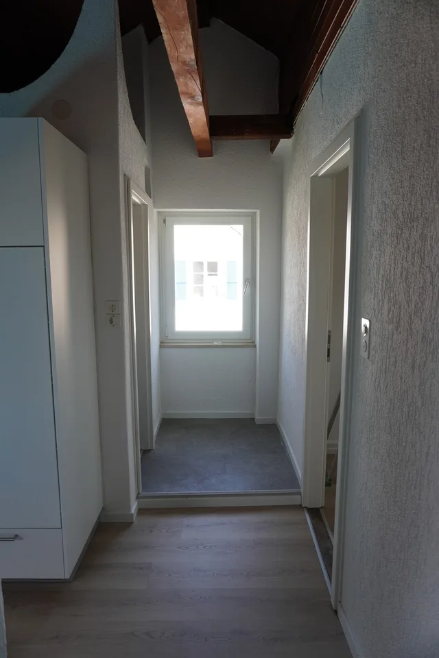 Charmante 3.5-Zimmer-Dachwohnung in Binningen – Nähe Kronenplatz