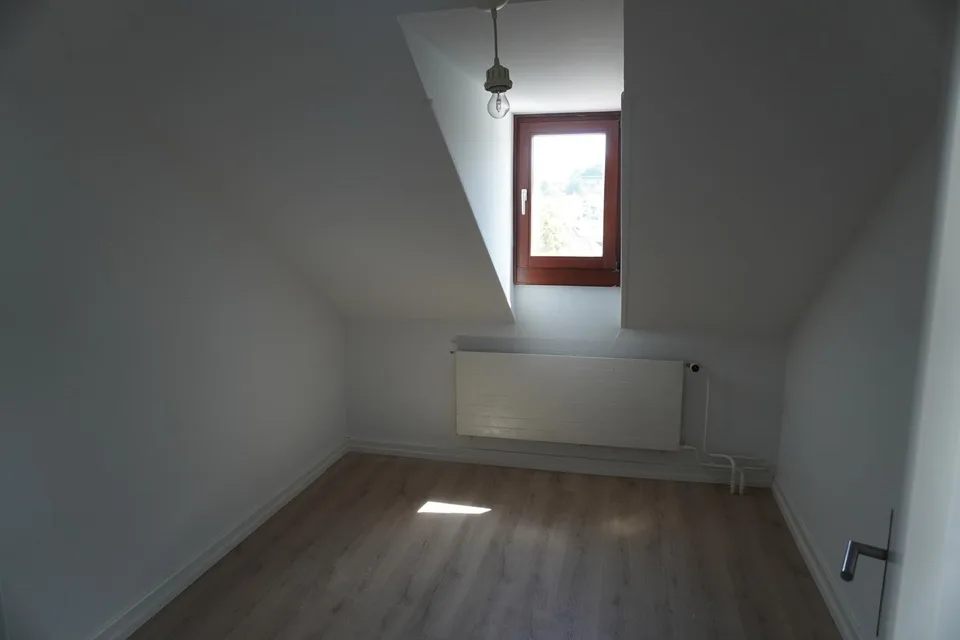 Charmante 3.5-Zimmer-Dachwohnung in Binningen – Nähe Kronenplatz