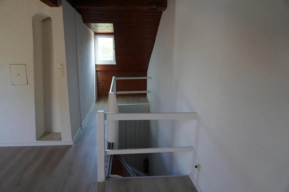 Charmante 3.5-Zimmer-Dachwohnung in Binningen – Nähe Kronenplatz