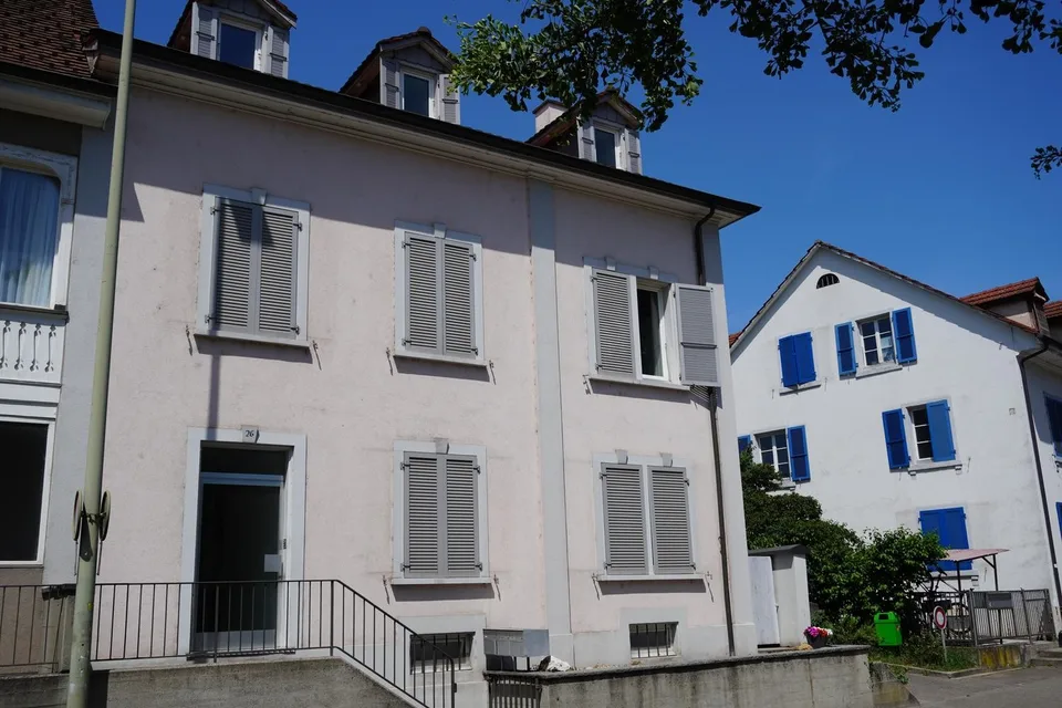 Charmante 3.5-Zimmer-Dachwohnung in Binningen – Nähe Kronenplatz