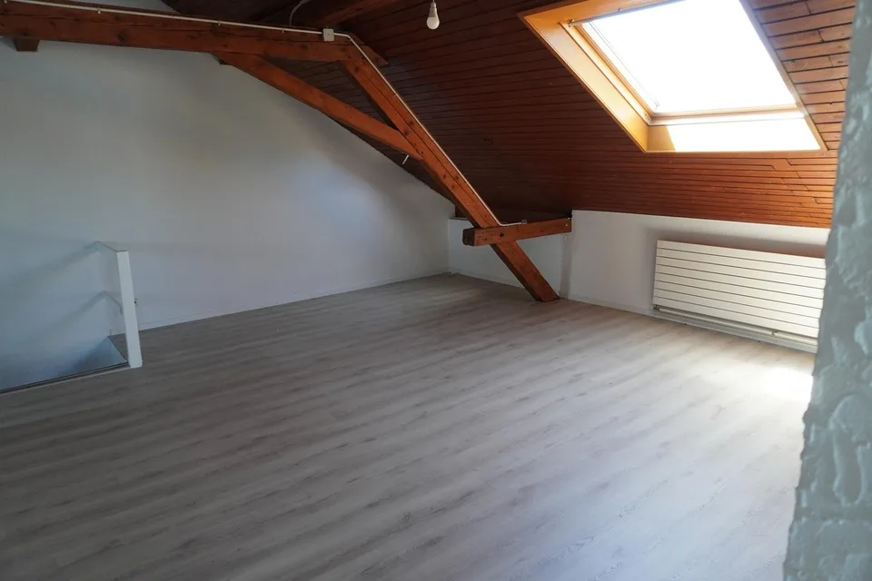 Charmante 3.5-Zimmer-Dachwohnung in Binningen – Nähe Kronenplatz