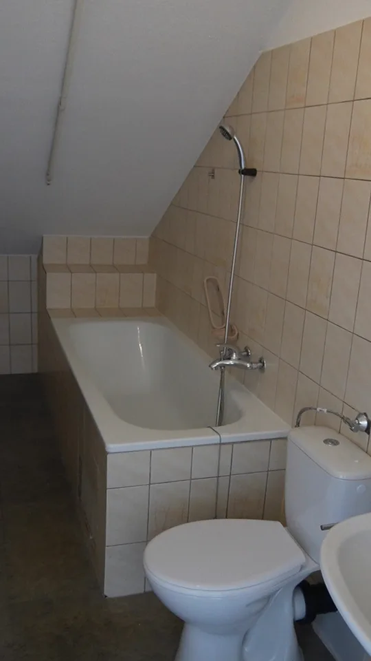 Charmante 3.5-Zimmer-Dachwohnung in Binningen – Nähe Kronenplatz