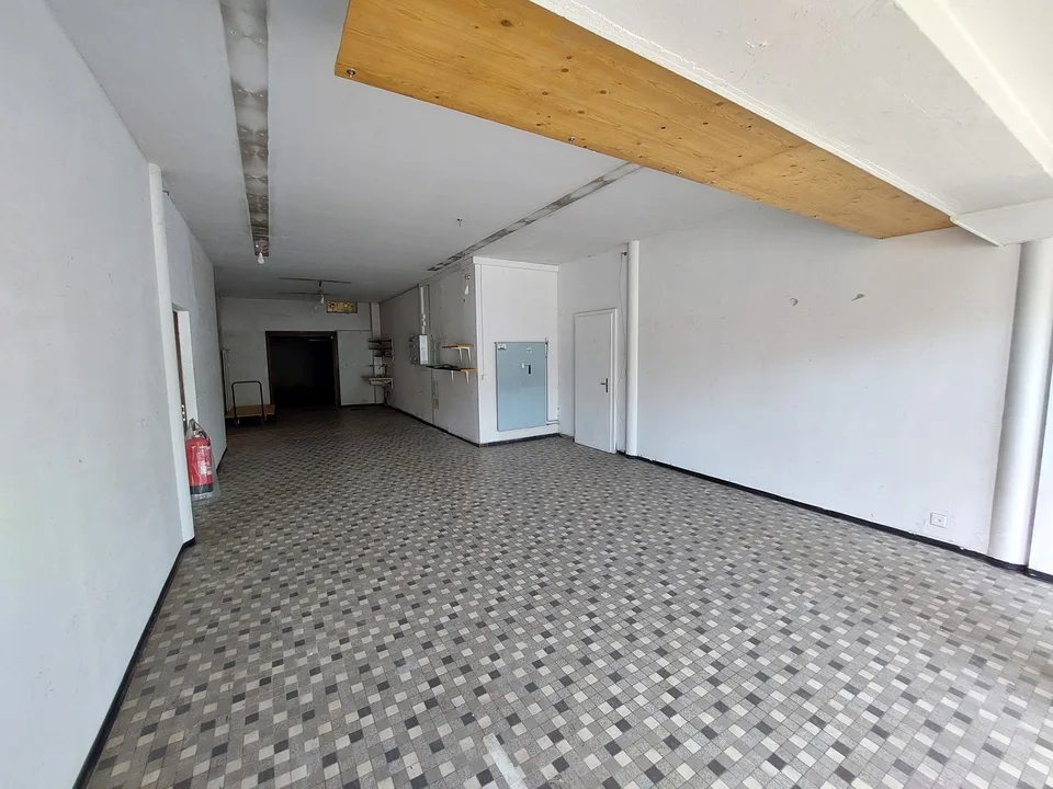 Attraktive Gewerbefläche mit grosser Schaufensterfront – vielseitig nutzbar – foto 6 di 15