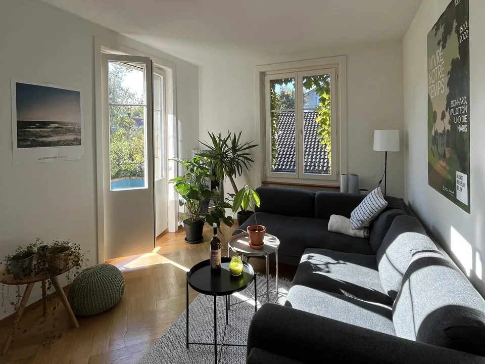 Grosses, schönes Zimmer mit eigenem Balkon in 3er-WG nähe Eigerplatz – Ab Anfang/spätestens Mitte September 2026 bis Januar/Februar 2027 ☀️
