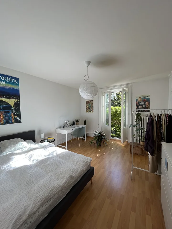 Grosses, schönes Zimmer mit eigenem Balkon in 3er-WG nähe Eigerplatz – Ab Anfang/spätestens Mitte September 2026 bis Januar/Februar 2027 ☀️