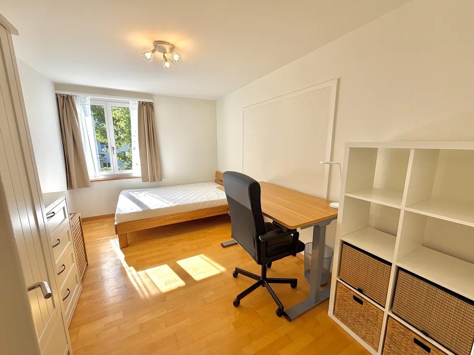 Grosses Zimmer in Gehdistanz zur ETH Hönggerberg :)