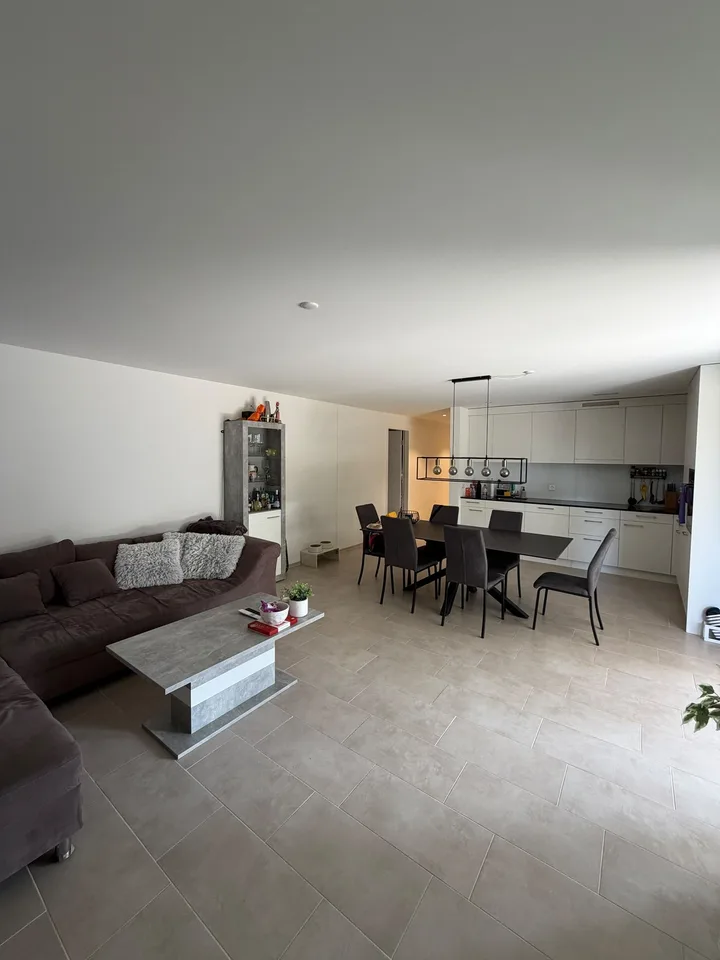 Wunderschön 3 1/2 Zimmer Wohnung mit 50m2 Balkon, sowie Garten