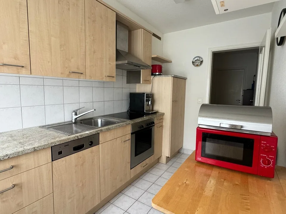 Helle und gut geschnittene 3-Zimmer-Wohnung in Zürich zur Nachmiete verfügbar