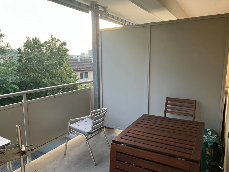 Helle und gut geschnittene 3-Zimmer-Wohnung in Zürich zur Nachmiete verfügbar