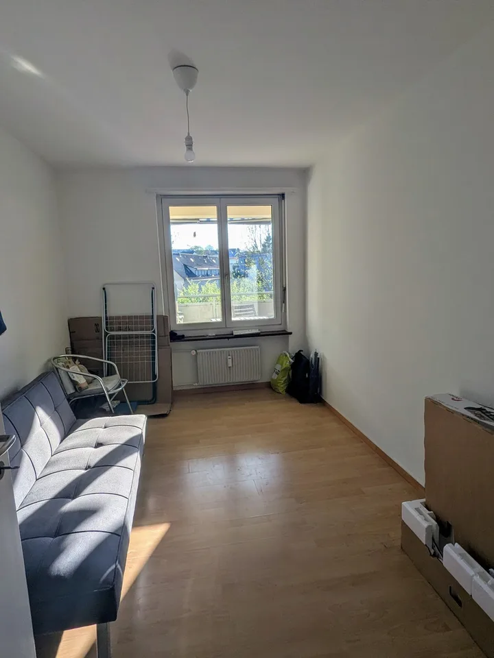 Helle und gut geschnittene 3-Zimmer-Wohnung in Zürich zur Nachmiete verfügbar