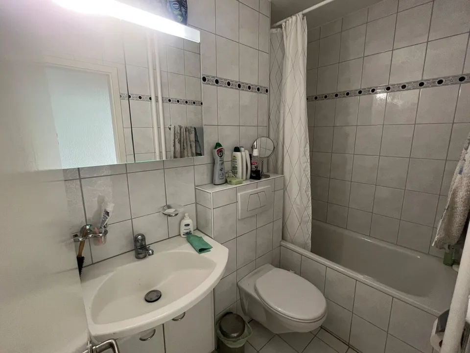 Helle und gut geschnittene 3-Zimmer-Wohnung in Zürich zur Nachmiete verfügbar