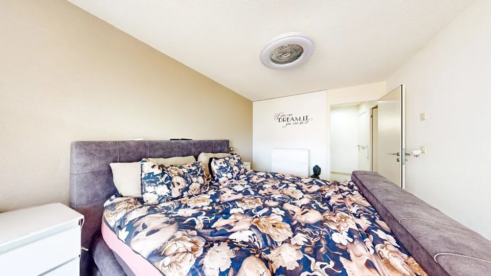 Moderne Wohnung mit Atelier in Neuenegg