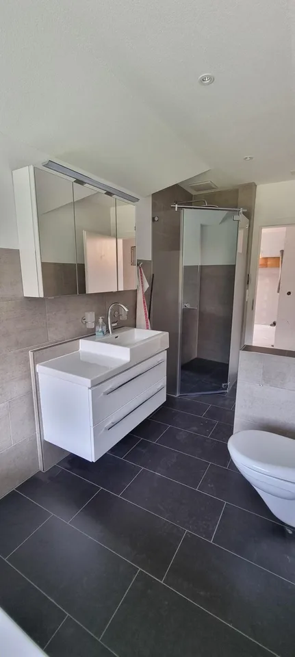 3.5 Zimmer-Dachwohnung mit wunderschöner Aussicht – Foto 7 von 8