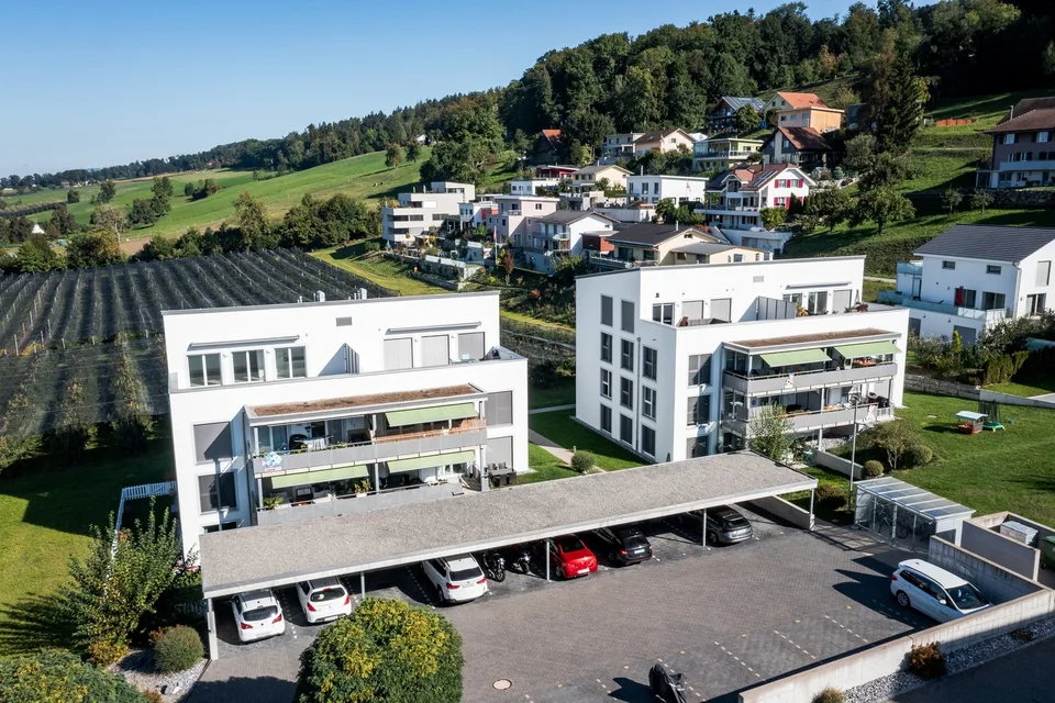 Grosszügige und helle 4.5-Zimmerwohnung mit grossem Gartensitzplatz in Altwis