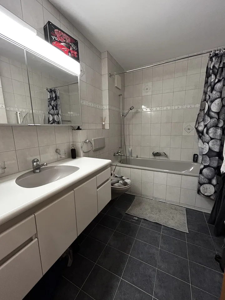 Grosszügig 2.5 Zimmer Wohnung mit grossem Sitzplatz