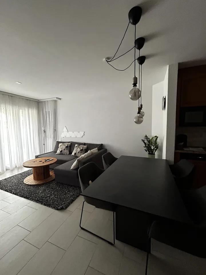 Grosszügig 2.5 Zimmer Wohnung mit grossem Sitzplatz