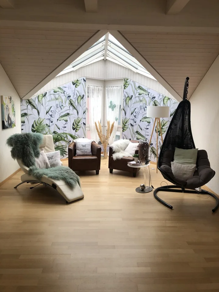 Heimelige, helle und zentrale Maisonette- Attika Wohnung