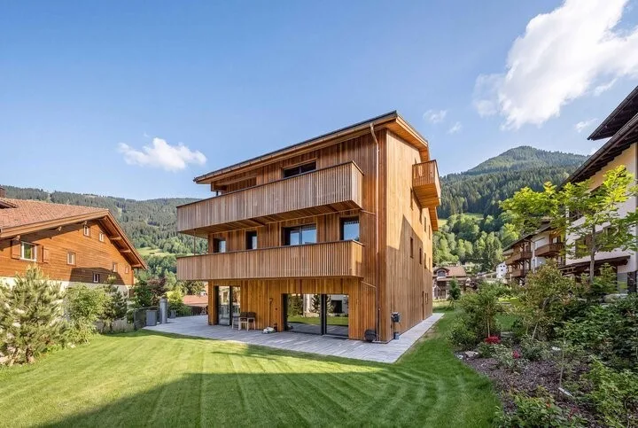 EXKLUSIVES LUXUSANWESEN TRIFFT ALPENARCHITEKTUR