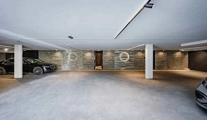 EXKLUSIVES LUXUSANWESEN TRIFFT ALPENARCHITEKTUR