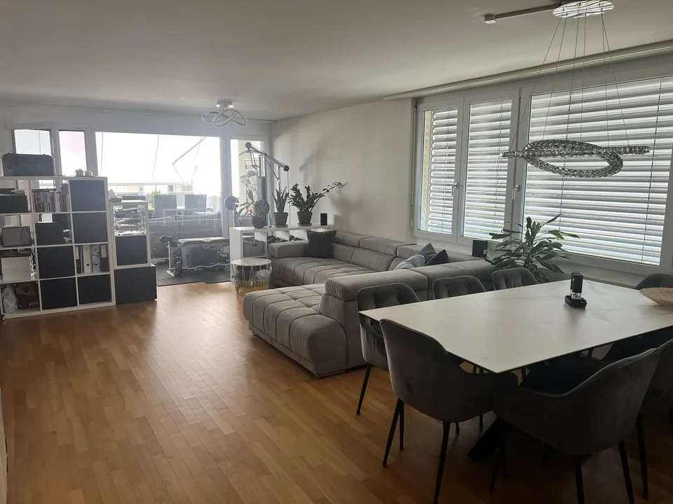 Moderne 4.5-Zimmer-Wohnung in Tann zu vermieten