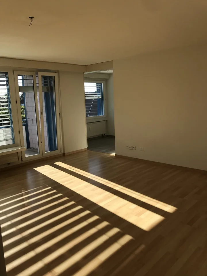 Sonnige und lichtdurchflutete 3.5-Zimmer-Wohnung im obersten Stockwerk