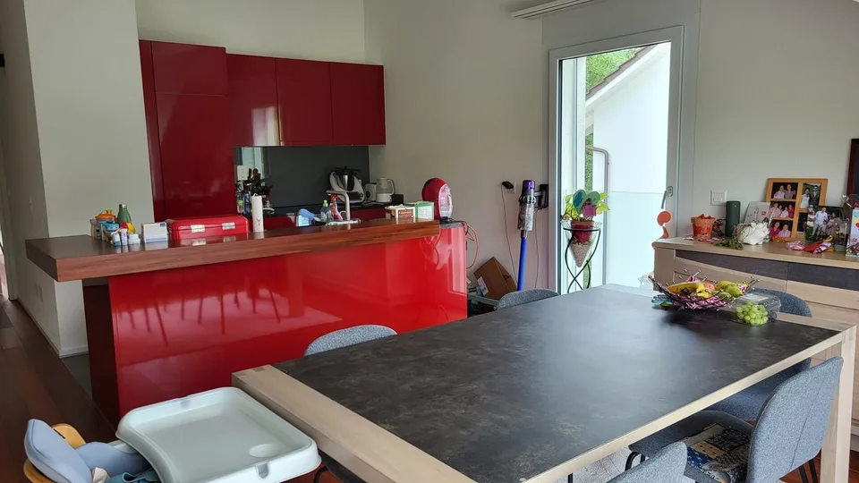 Helles WG-Zimmer in 4.5-Zimmer-Dachwohnung in ruhiger, grüner Umgebung
