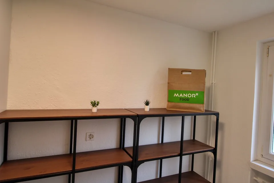 Furnished room in modernised apartment in a top location