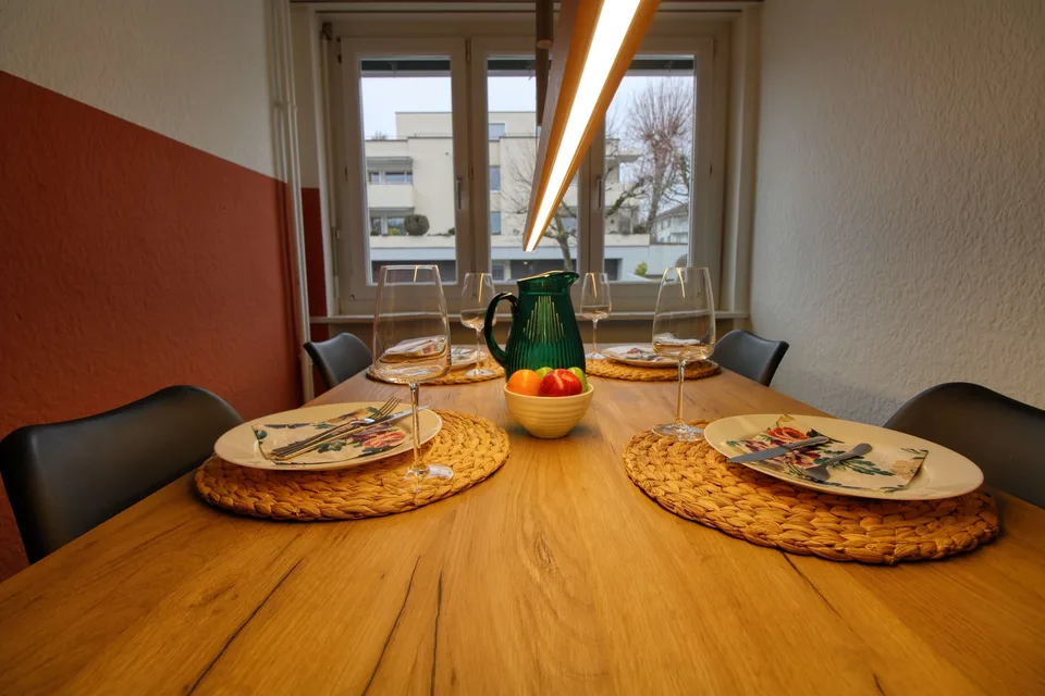 Furnished room in modernised apartment in a top location