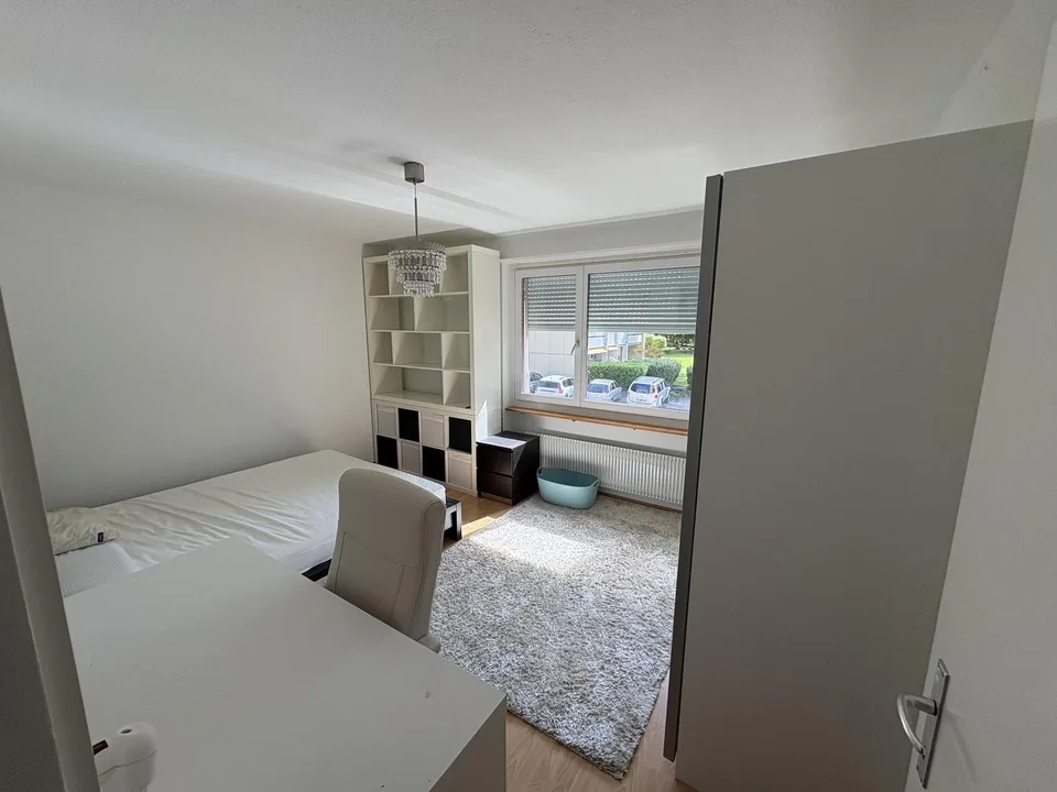 Large Furnished Room in Kloten – Available from Mid-October 🏠