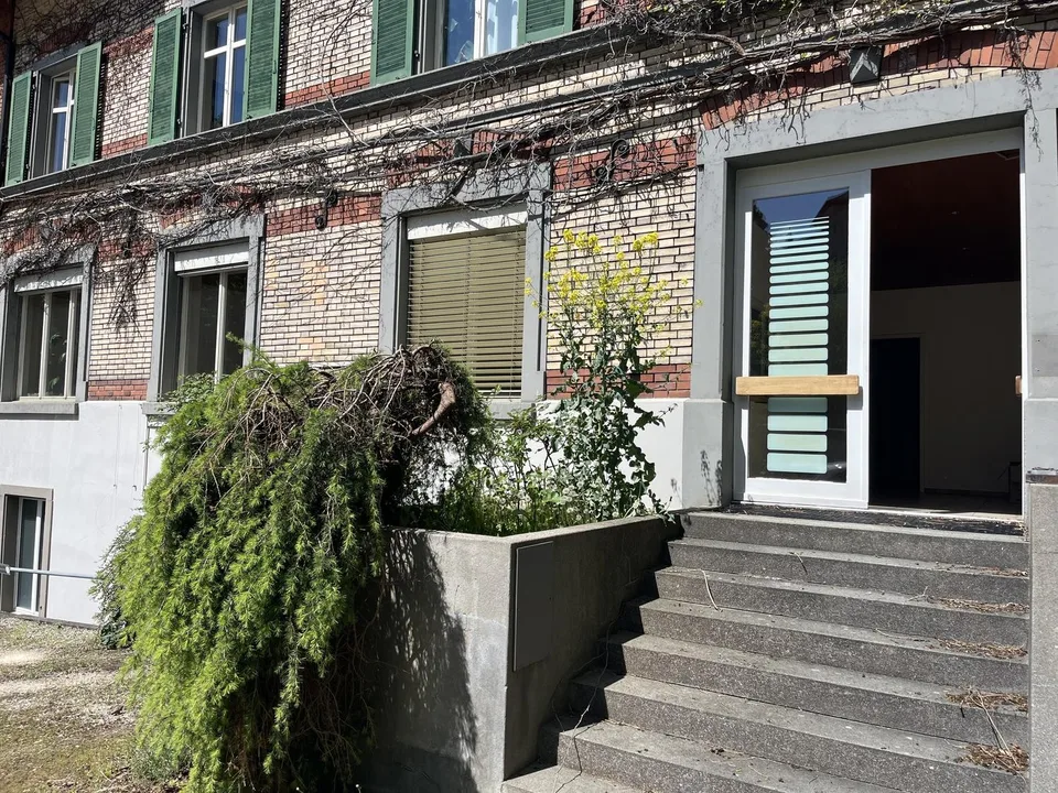 Büro-/Atelierraum im Enge-Quartier zu vermieten