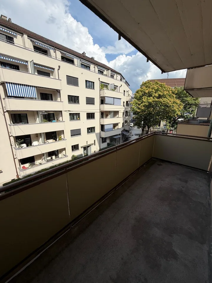 2 Zimmer WG mitten in Zürich-Wiedikon