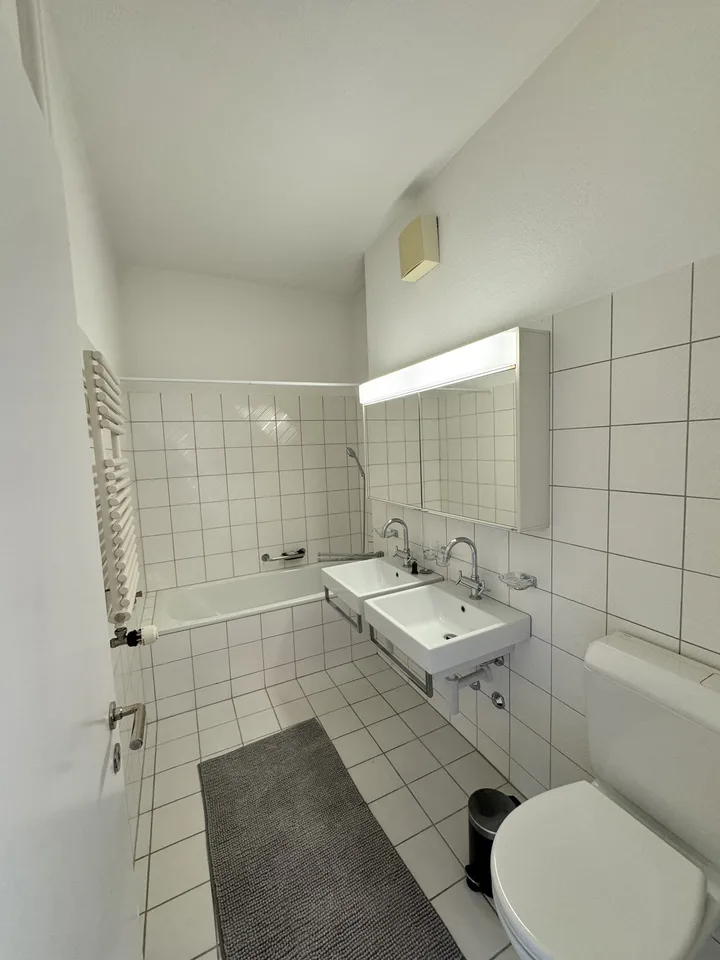 Grosse 4er WG-Zimmer nahe Kreuzplatz | Mitten in Zürich, inkl Balkon