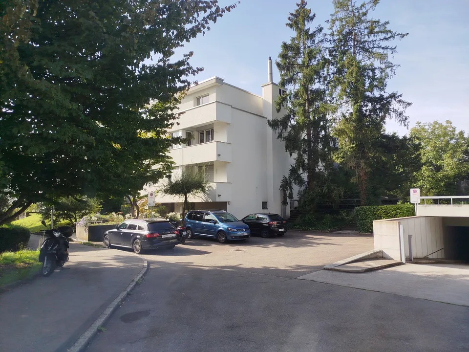 Tiefgaragenplatz im Seefeld – Sicher, bequem, ideal gelegen – 230 CHF/Monat