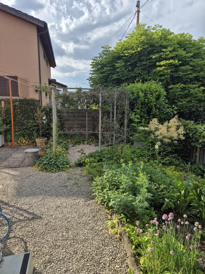 Schönes helles Zimmer im EG