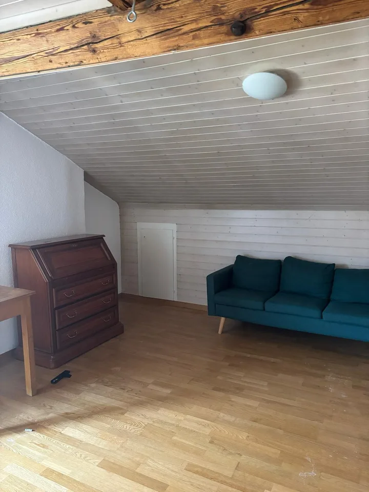 Charmante 2.5-Zimmer-Wohnung im 3. OG an ruhiger Lage in Hinteregg
