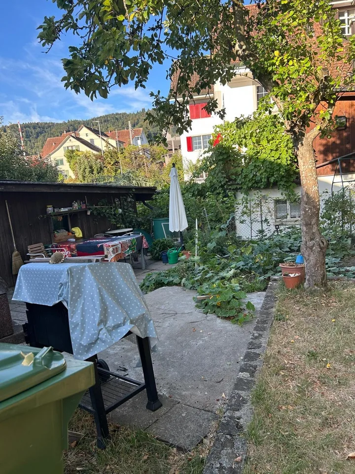 Charmante 2.5-Zimmer-Wohnung im 3. OG an ruhiger Lage in Hinteregg