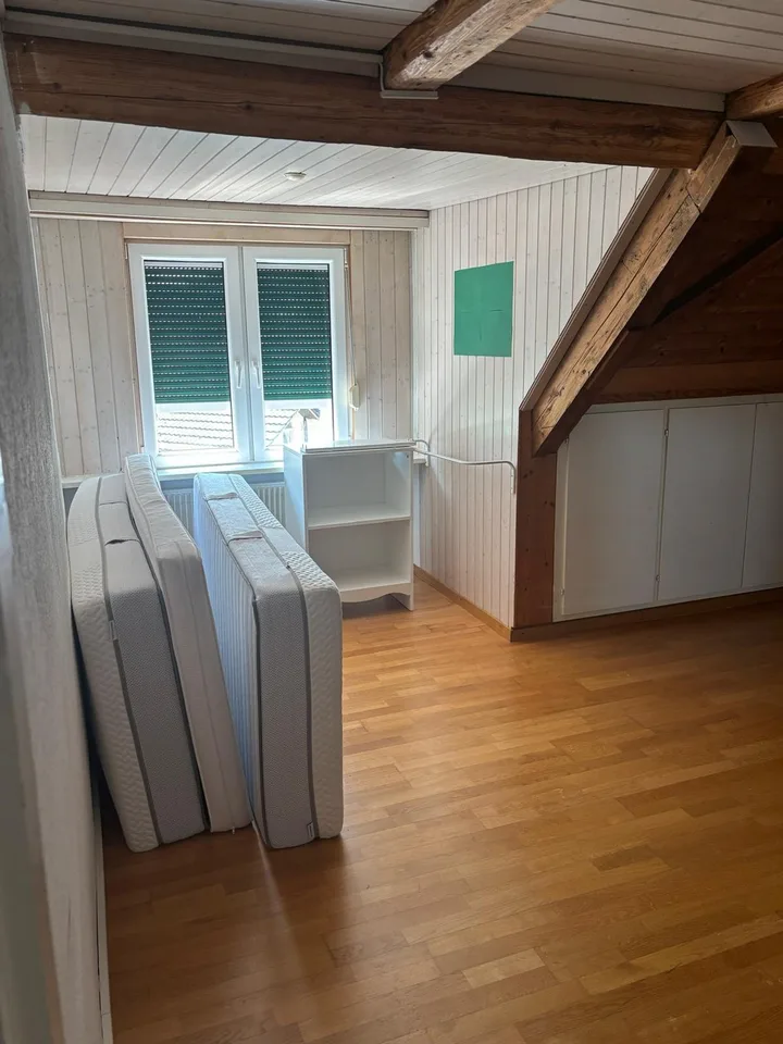 Charmante 2.5-Zimmer-Wohnung im 3. OG an ruhiger Lage in Hinteregg