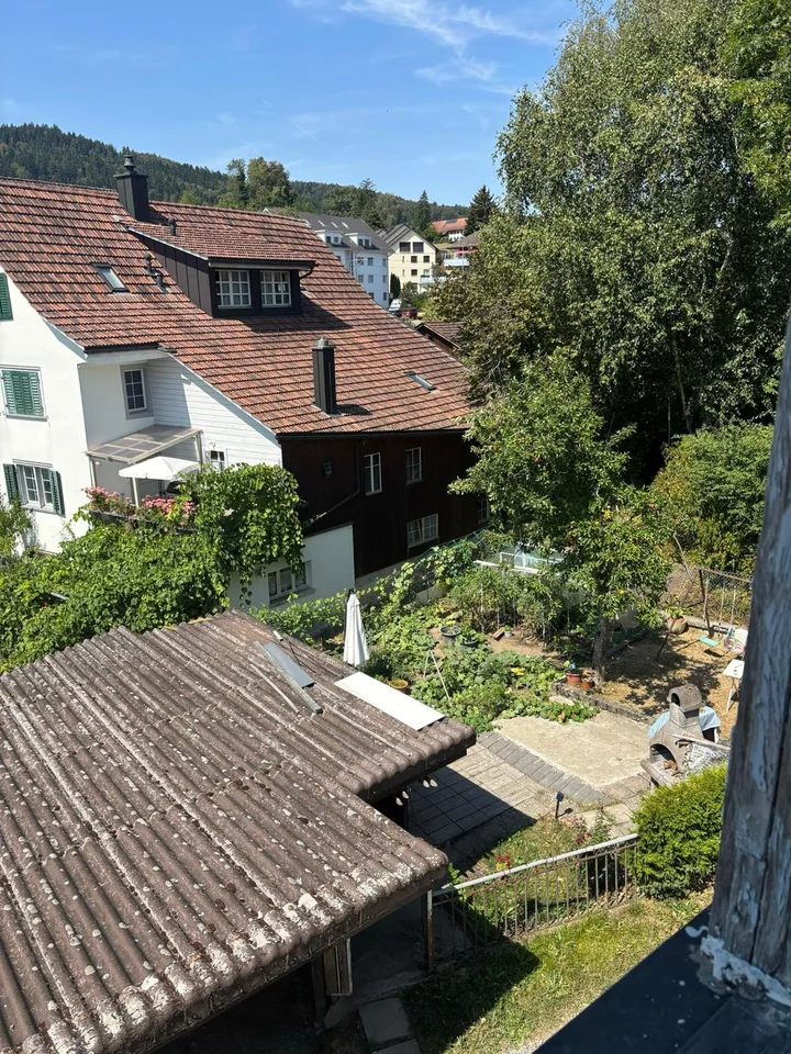 Charmante 2.5-Zimmer-Wohnung im 3. OG an ruhiger Lage in Hinteregg