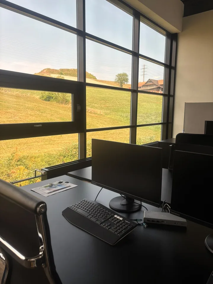 Moderner Büroplatz zur Miete in Baar