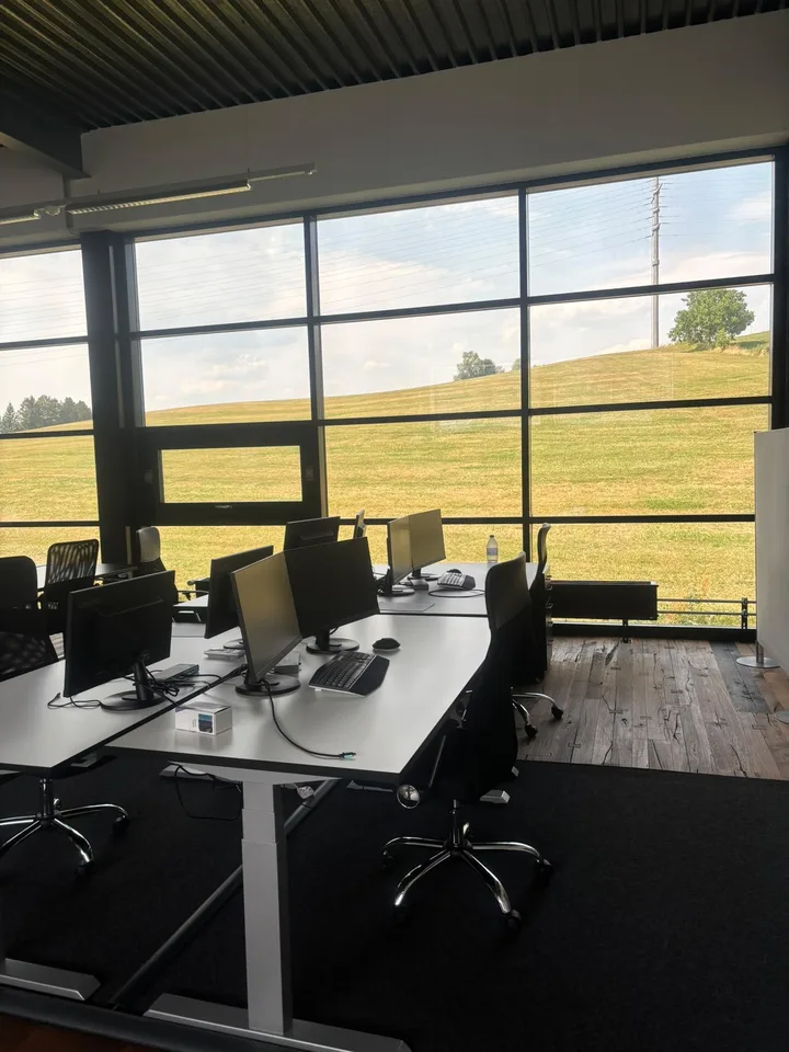 Moderner Büroplatz zur Miete in Baar