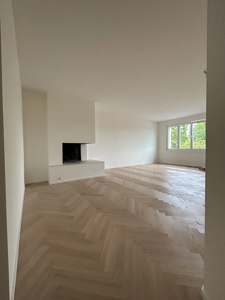 Sanierte 2,5-Zimmer-Wohnung in Erlenbach-Winkel mit Teilseesicht und Tiefgaragenplätze